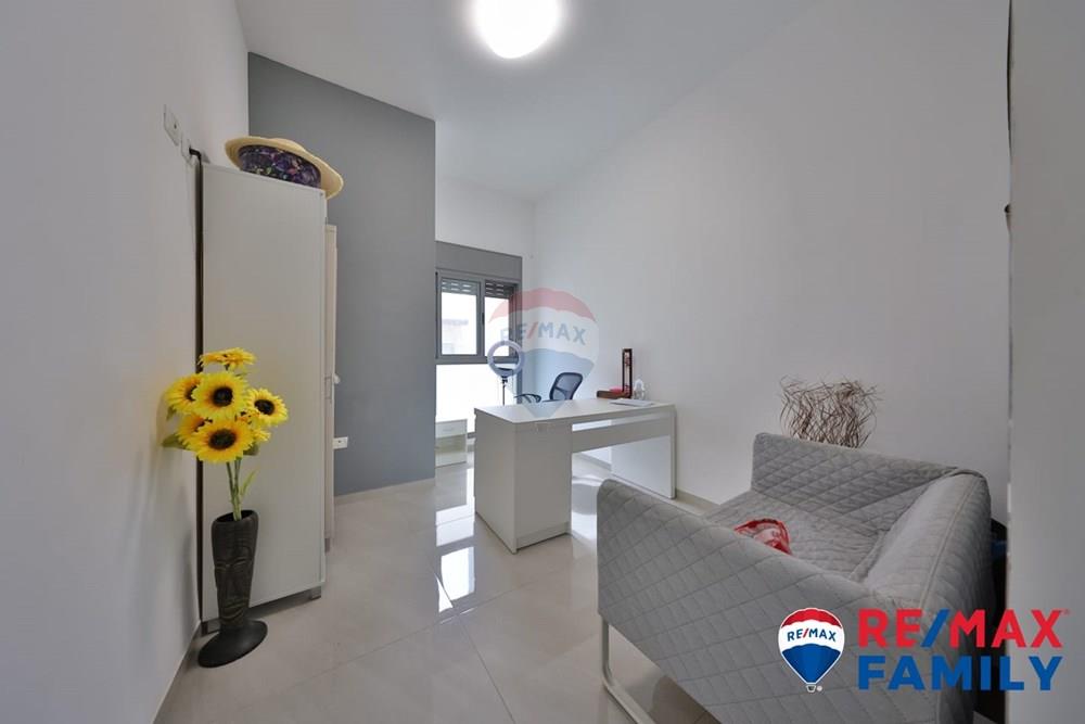 Apartment for Sale in Kiryat Yam - Image 3