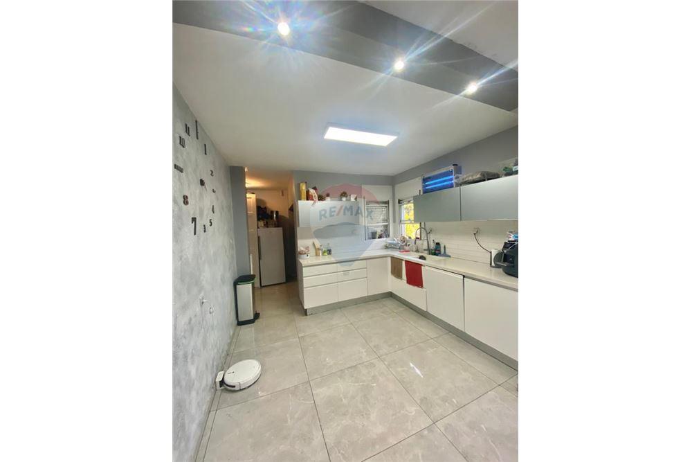 Apartment for Sale in Tel Aviv - Image 3