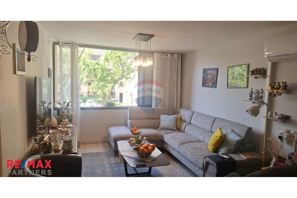 Apartment for Sale in Petah Tikva - Image 1