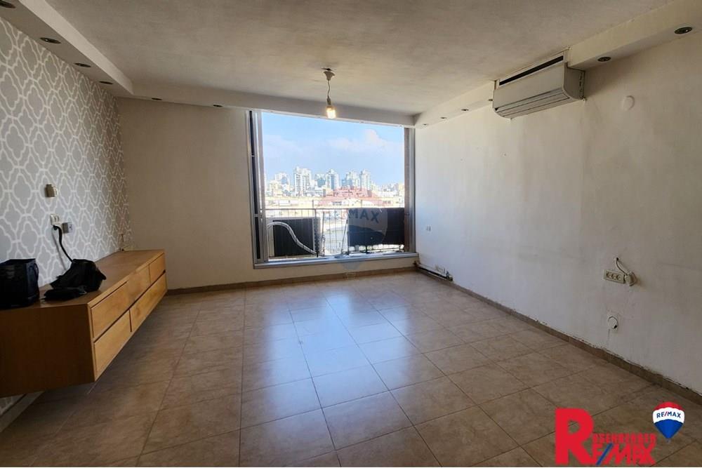 Apartment for Sale in Holon - Image 1