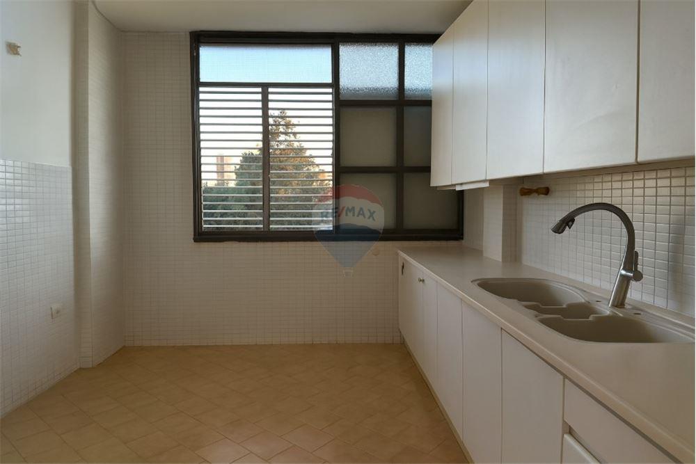 Apartment for Sale in Tel Aviv - Image 4