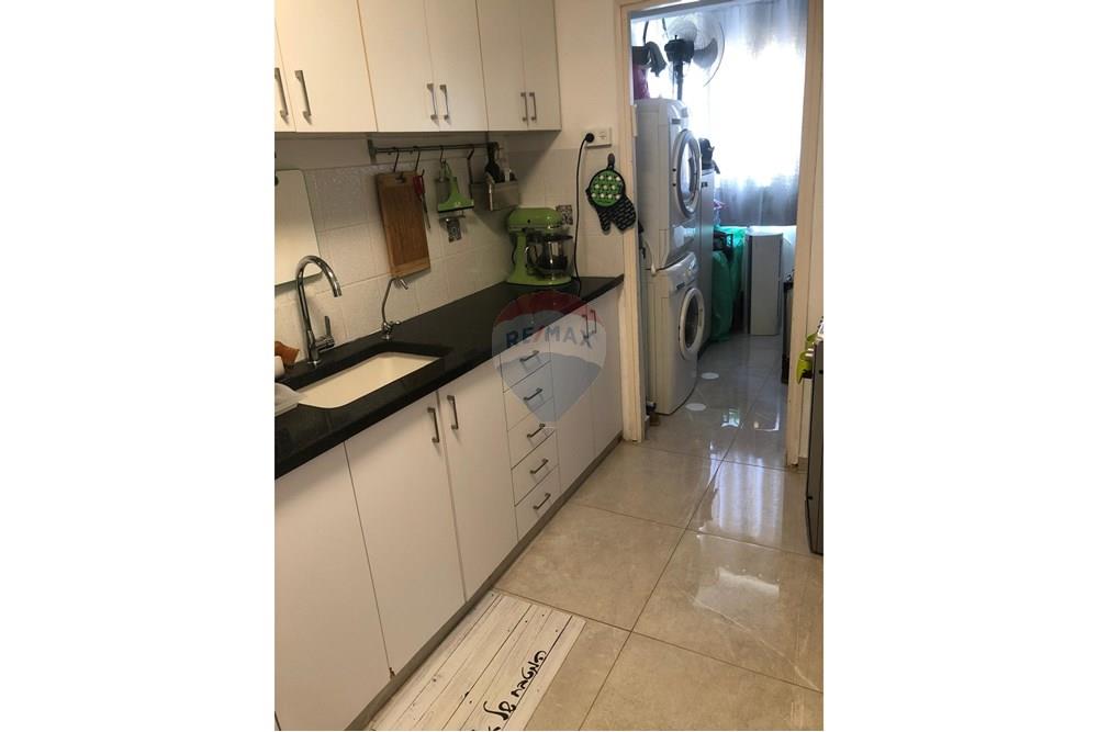 Apartment for Sale in Yehud - Image 5