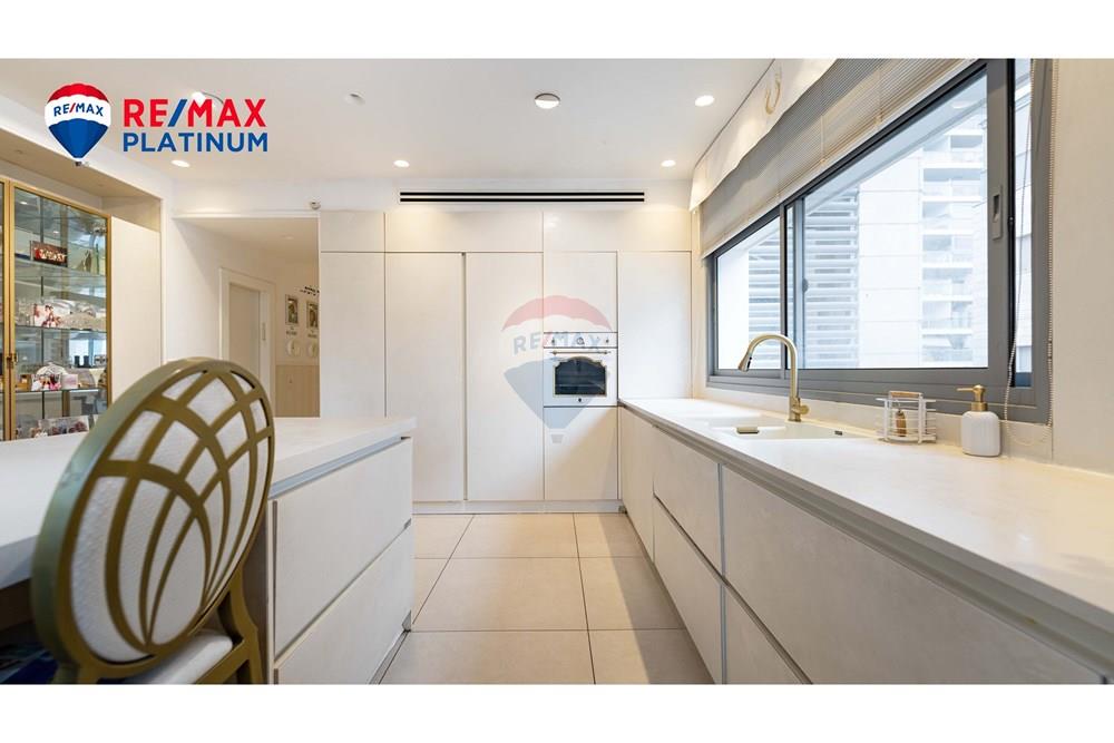 Apartment for Sale in Or Yehuda - Image 3