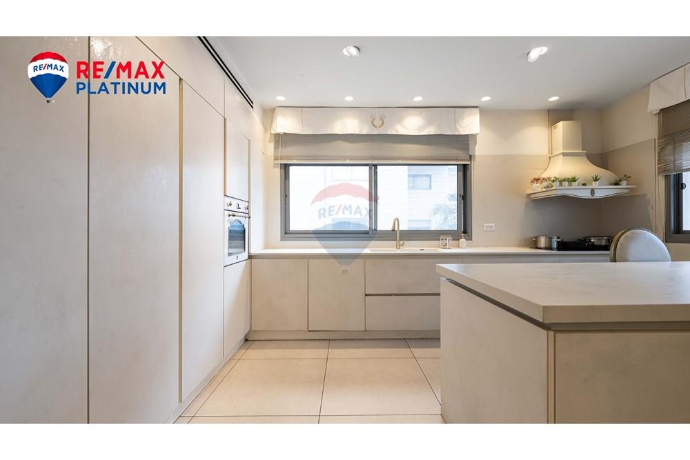 Apartment for Sale in Or Yehuda - Image 1