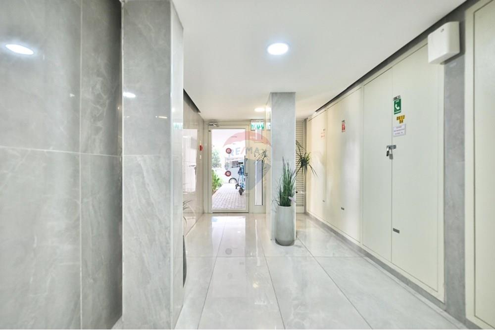 Apartment for Sale in Rishon LeZion - Image 1