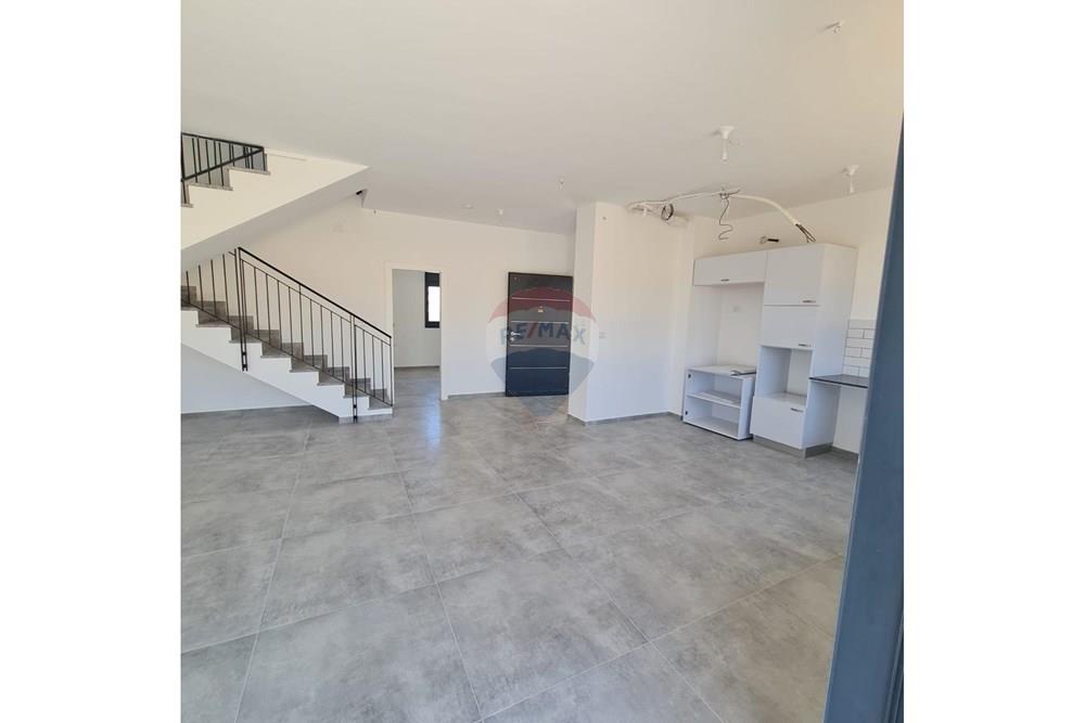 House for Sale in אור עקיבא - Image 2