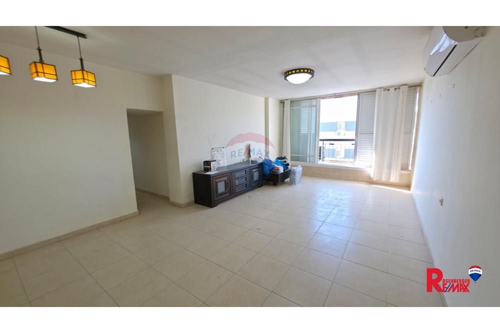 Apartment for Sale in Rishon LeZion - Image 3