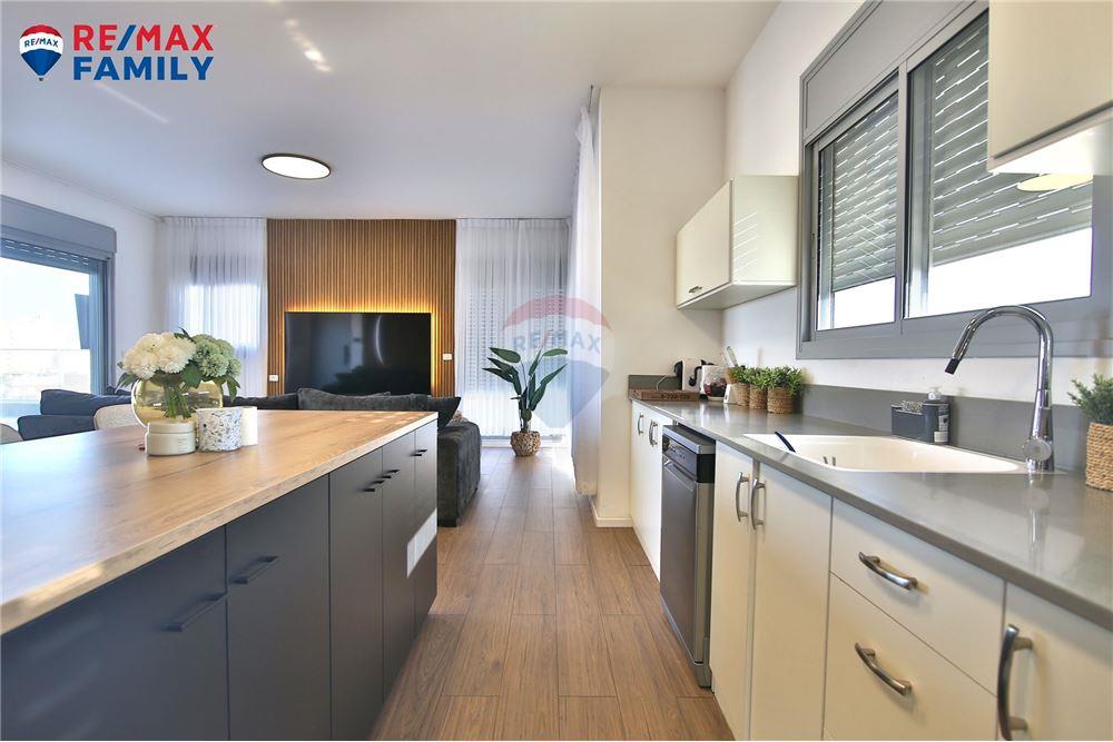 Apartment for Sale in קרית מוצקין - Image 2