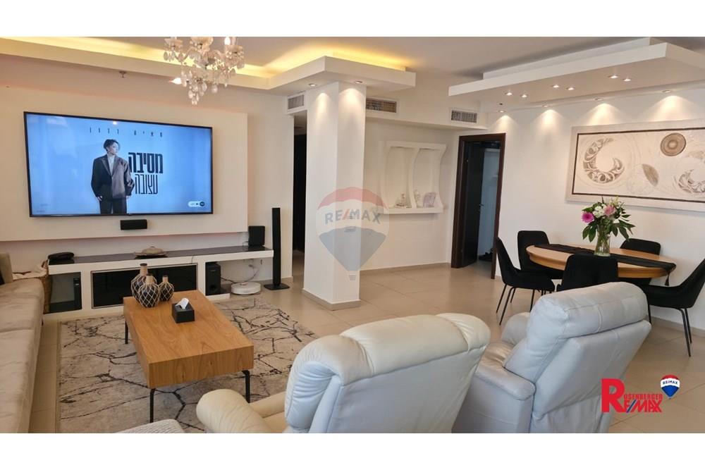 Apartment for Sale in Holon - Image 1