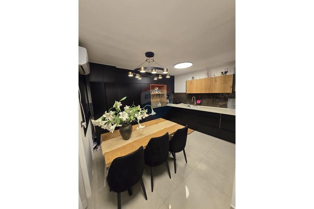 Apartment for Sale in Lod - Image 4