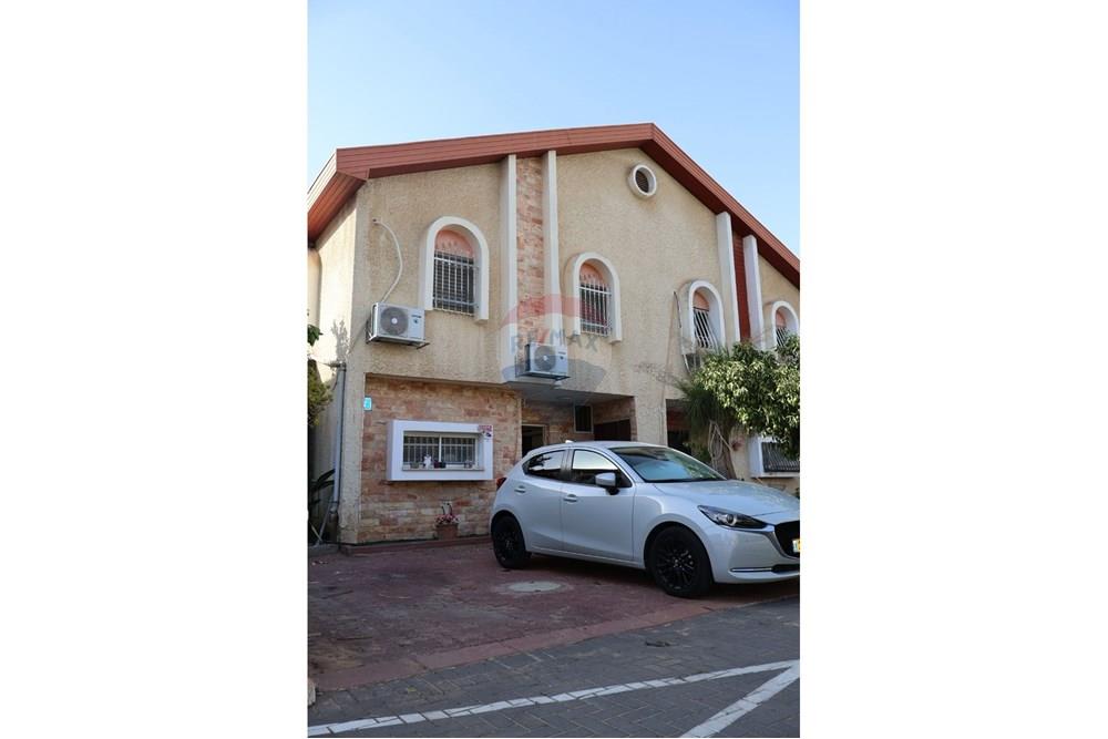 Apartment for Sale in Rishon LeZion - Image 1