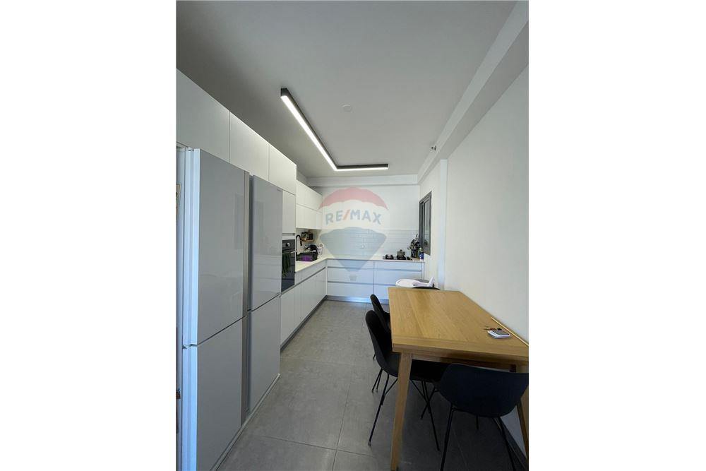 Apartment for Sale in Tel Aviv - Image 2