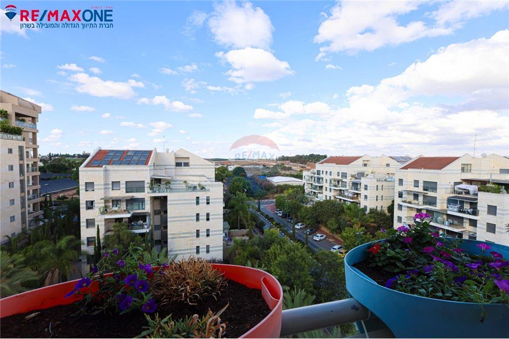 Apartment for Sale in Kfar Saba - Image 6