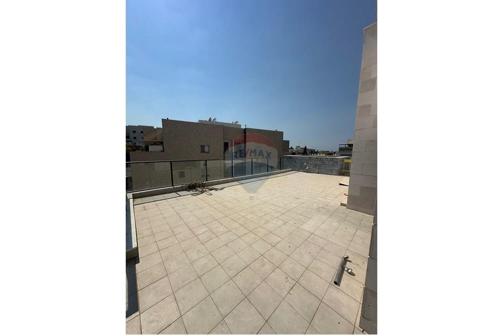 Apartment for Sale in Rishon LeZion - Image 1