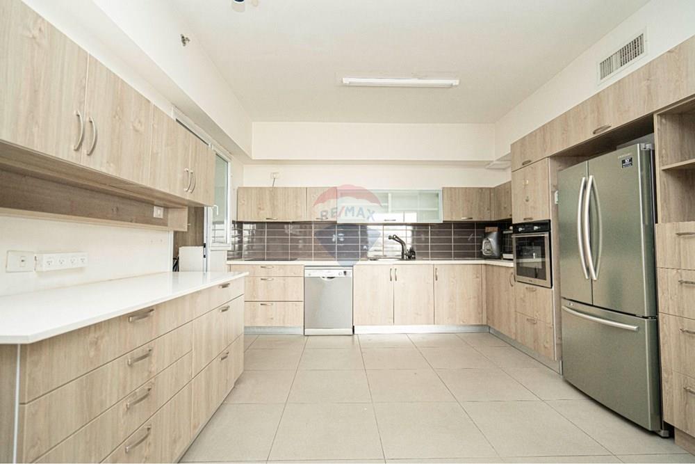 Apartment for Sale in Tel Aviv - Image 2