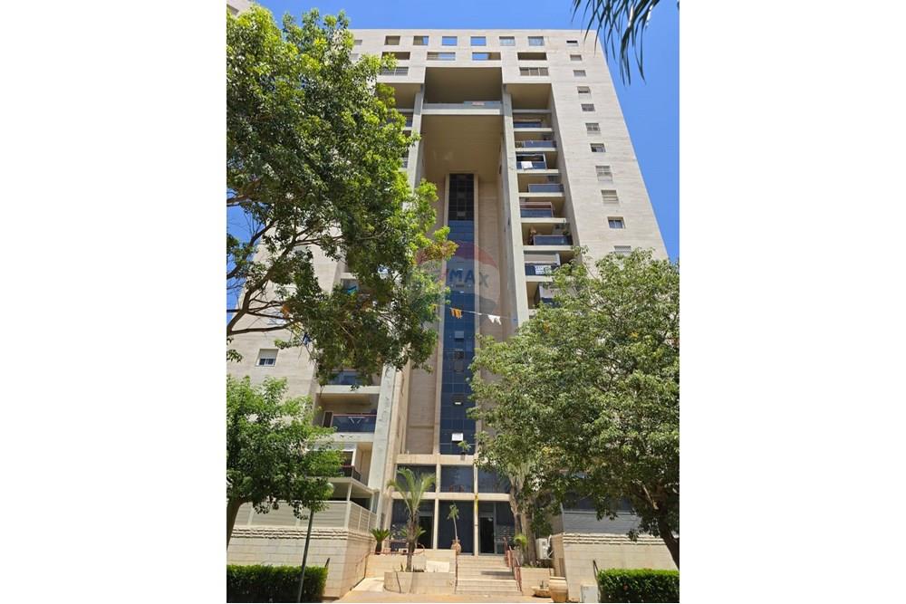 Apartment for Sale in קרית גת - Image 1