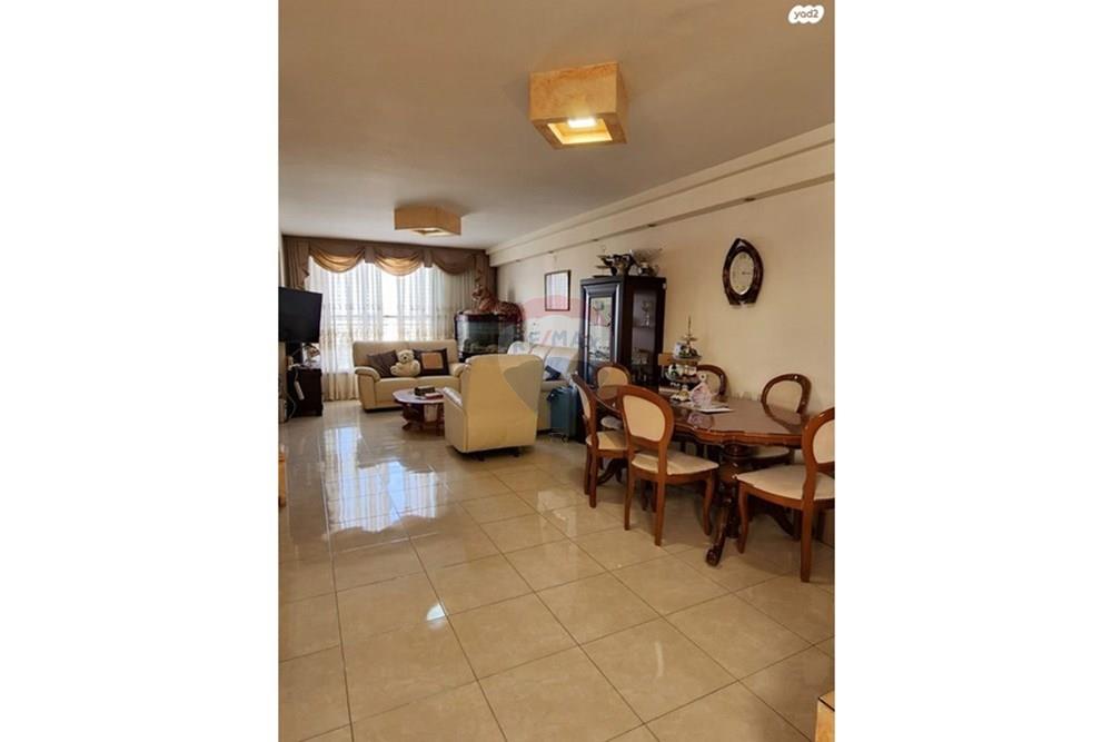 Apartment for Sale in Lod - Image 1