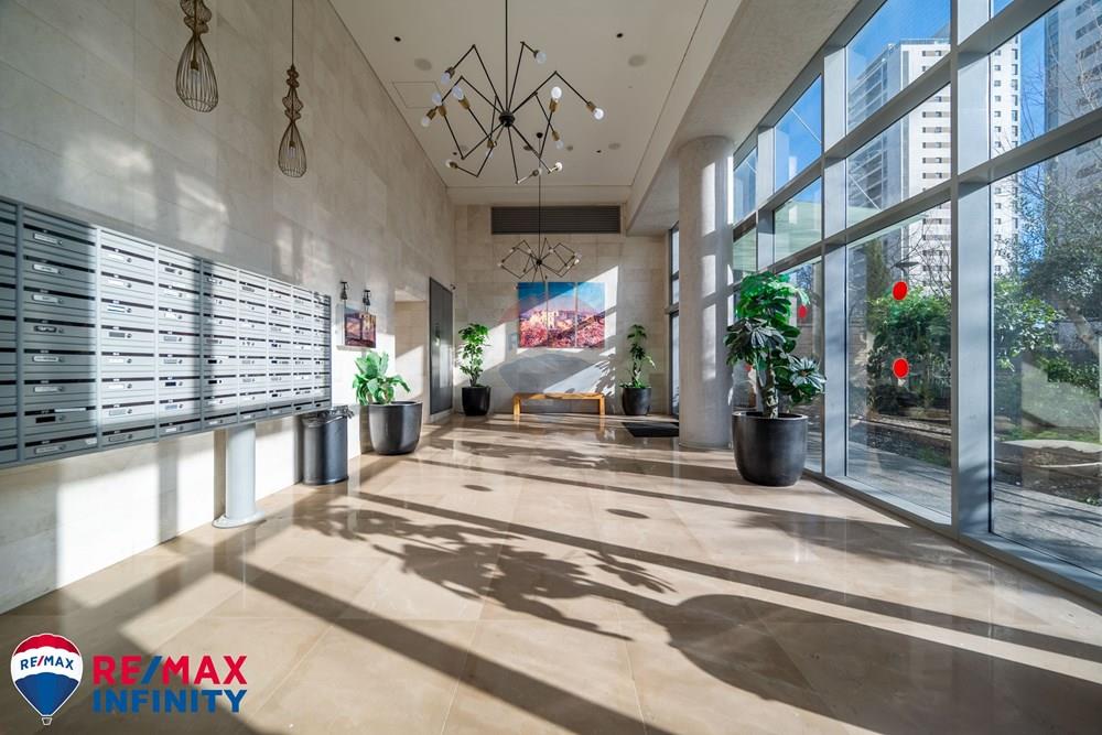 Apartment for Sale in ראש העין - Image 1