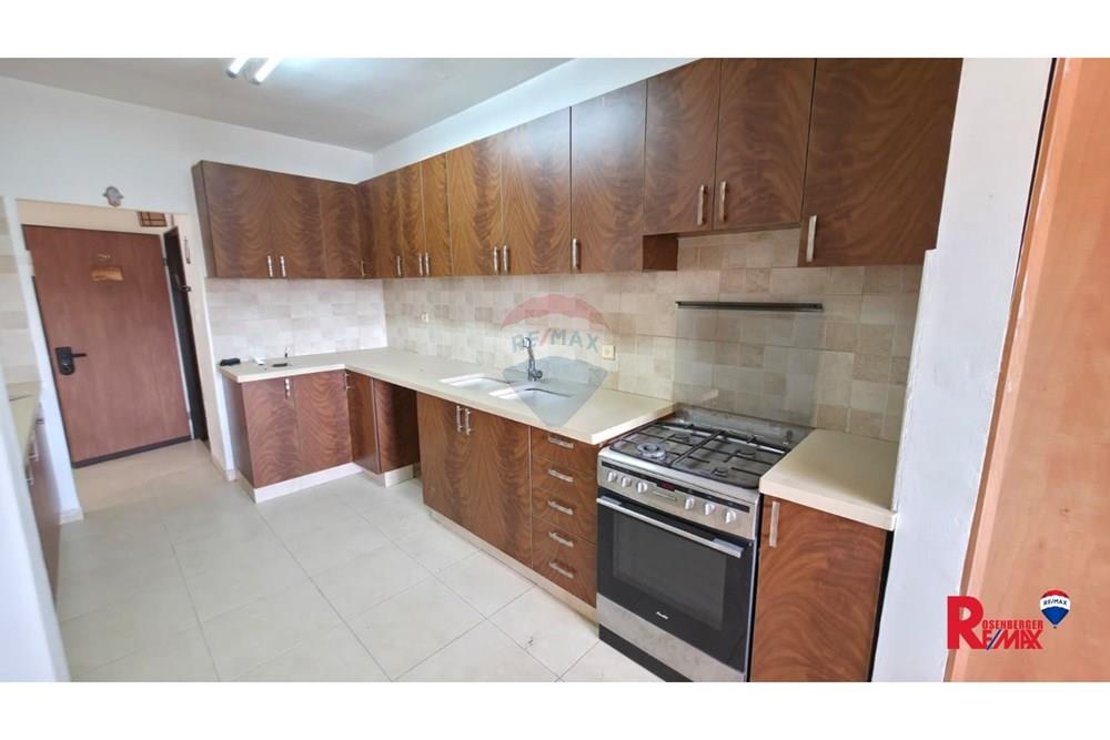 Apartment for Sale in Rishon LeZion - Image 5
