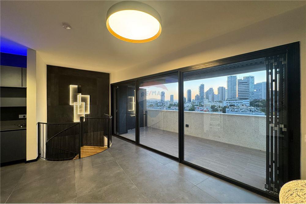 Apartment for Sale in Tel Aviv - Image 2
