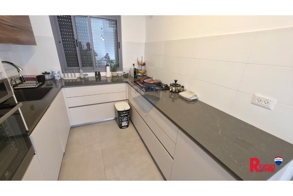 Apartment for Sale in Holon - Image 5