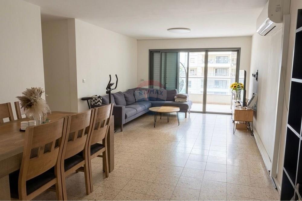 Apartment for Sale in Ganei Tikva - Image 4