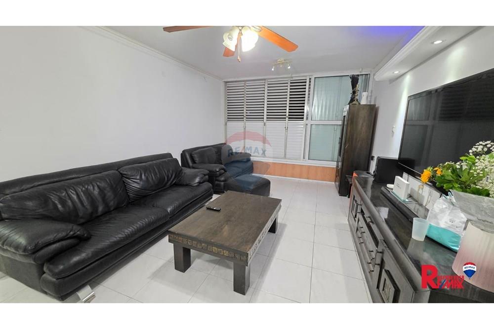 Apartment for Sale in Holon - Image 2