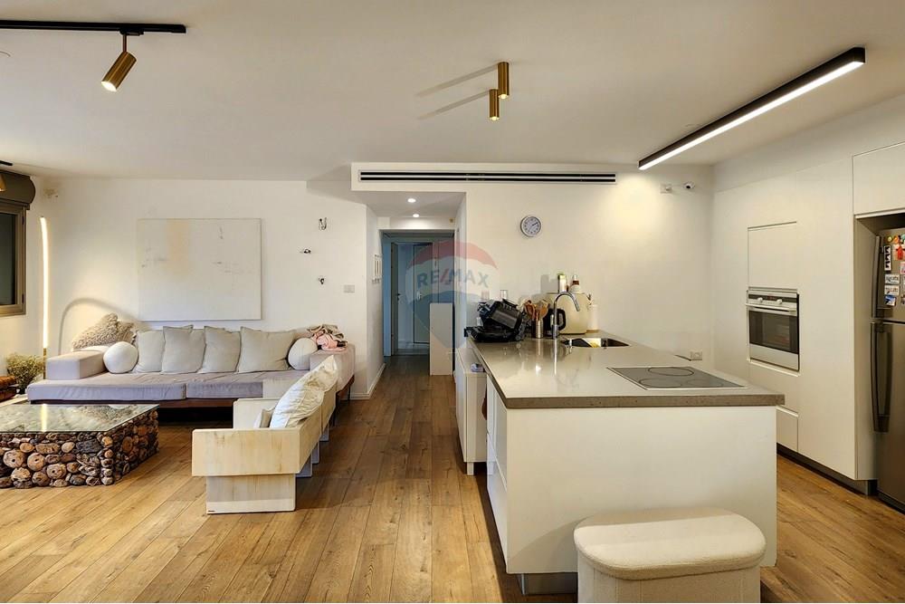 Apartment for Sale in Herzliya - Image 3
