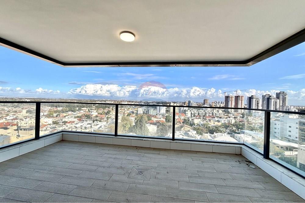 Apartment for Sale in Netanya - Image 2