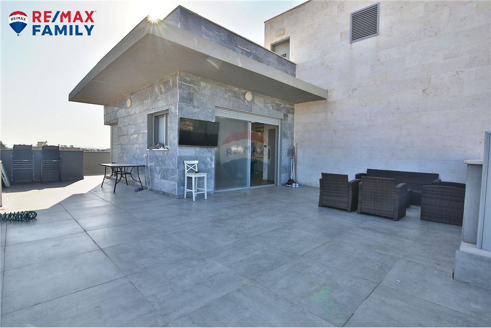 Apartment for Sale in קרית מוצקין - Image 5