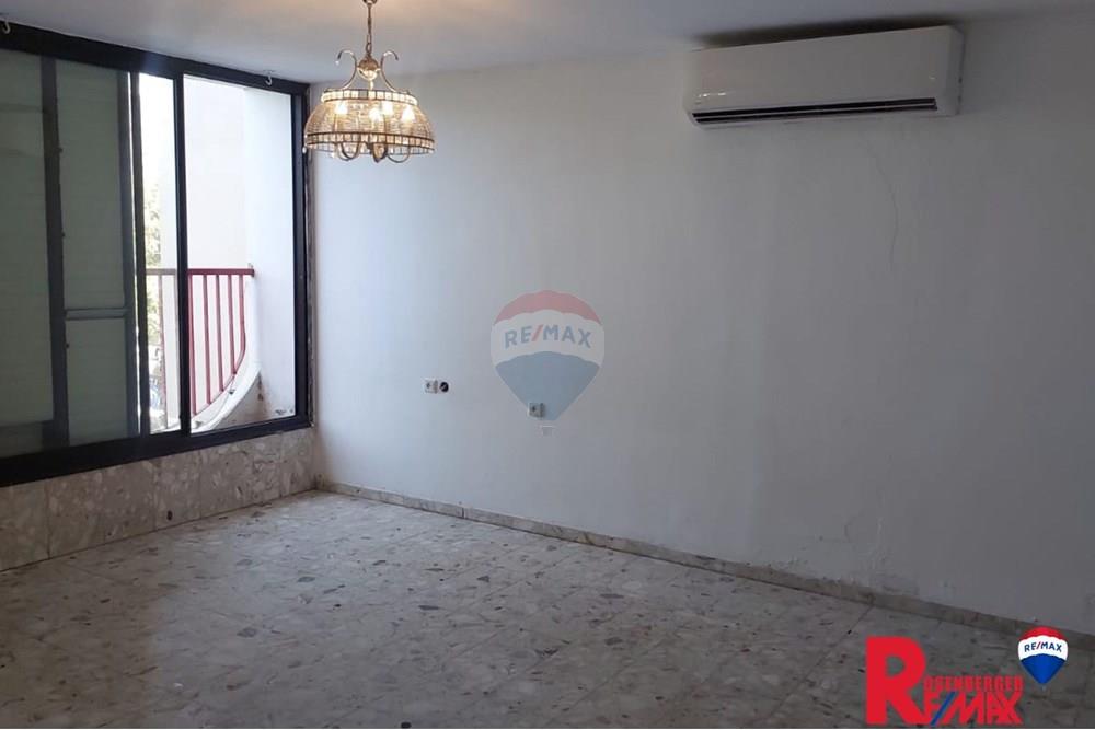Apartment for Sale in Holon - Image 2