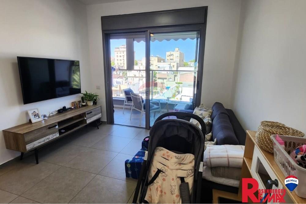Apartment for Sale in Holon - Image 1