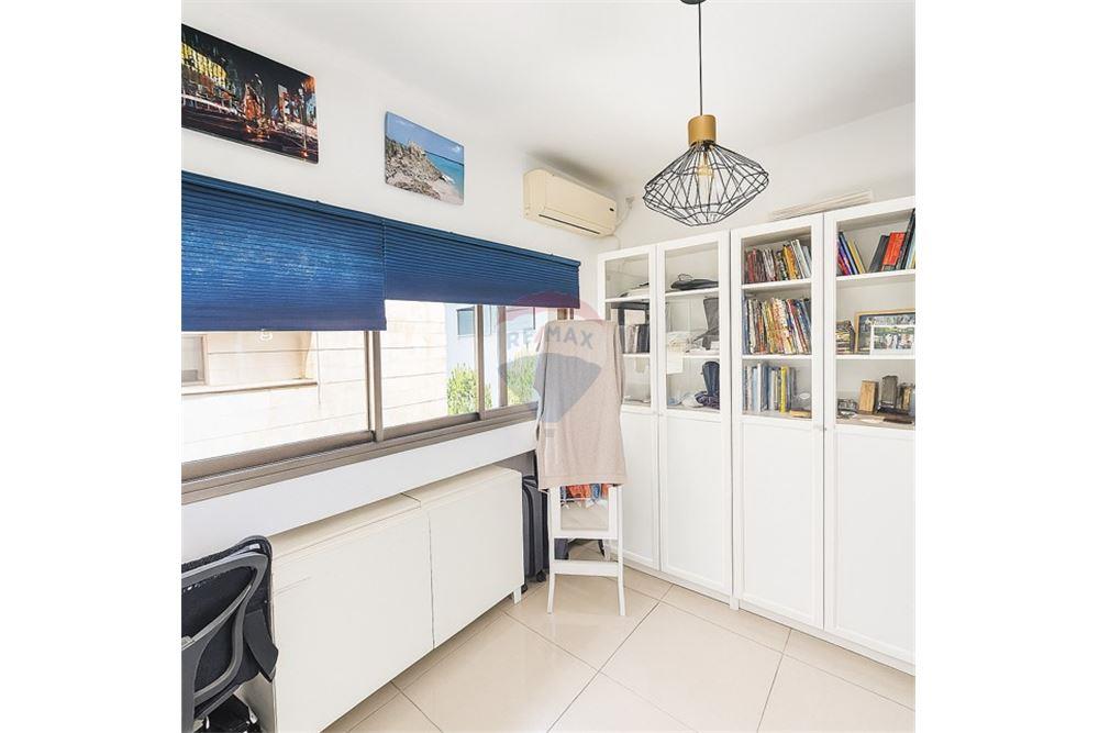 Apartment for Sale in Tel Aviv - Image 3