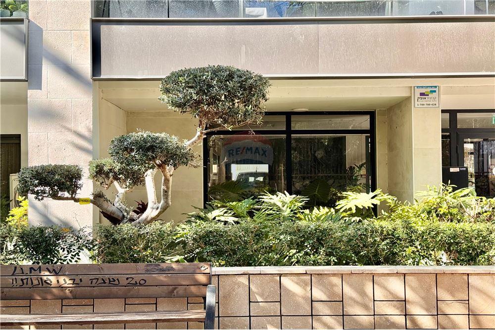 Apartment for Sale in Ra'anana - Image 4