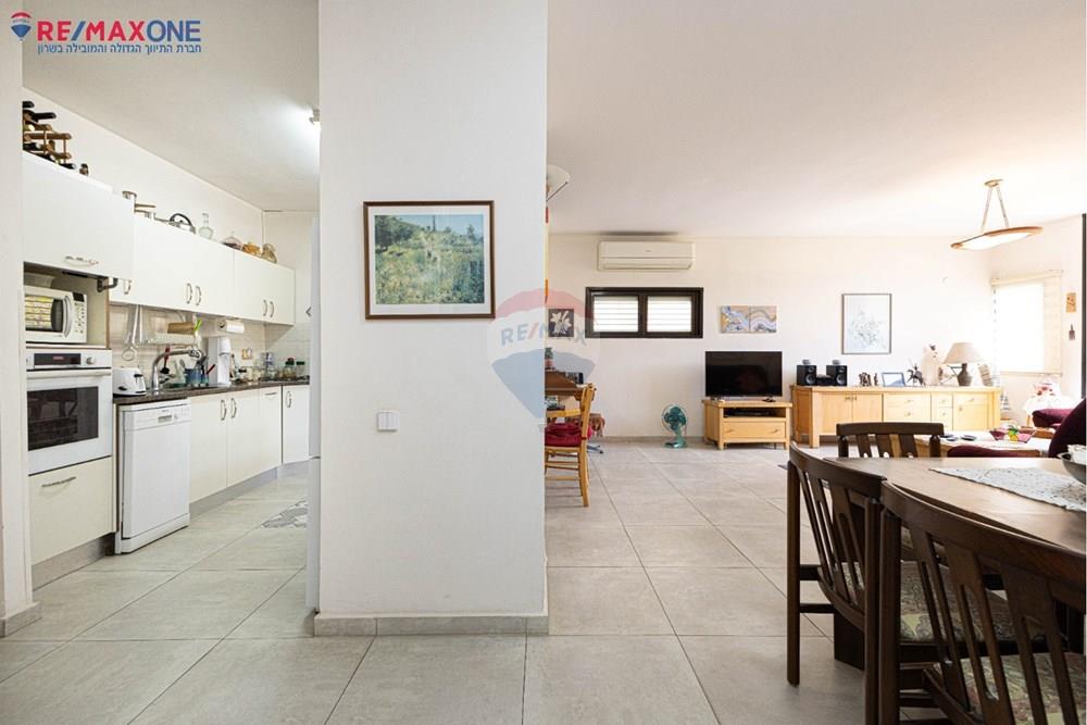 Apartment for Sale in Kfar Saba - Image 6