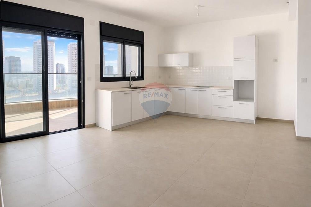 Apartment for Sale in טירת הכרמל - Image 1