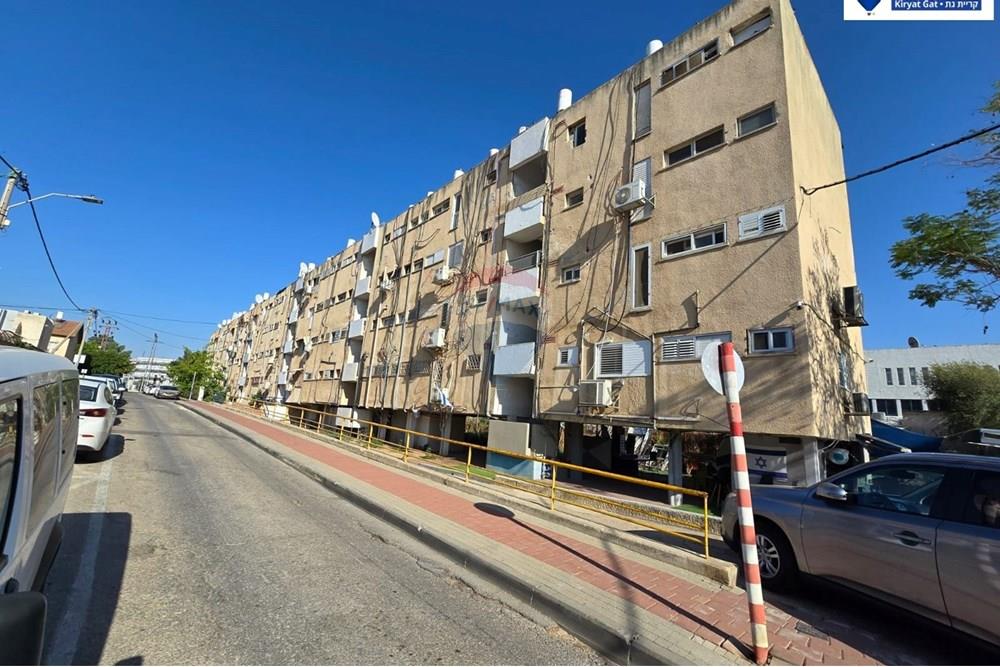 Apartment for Sale in קרית גת - Image 1