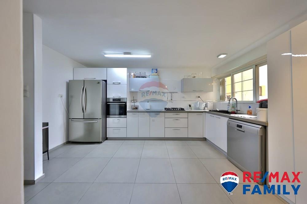 Apartment for Sale in קרית מוצקין - Image 2