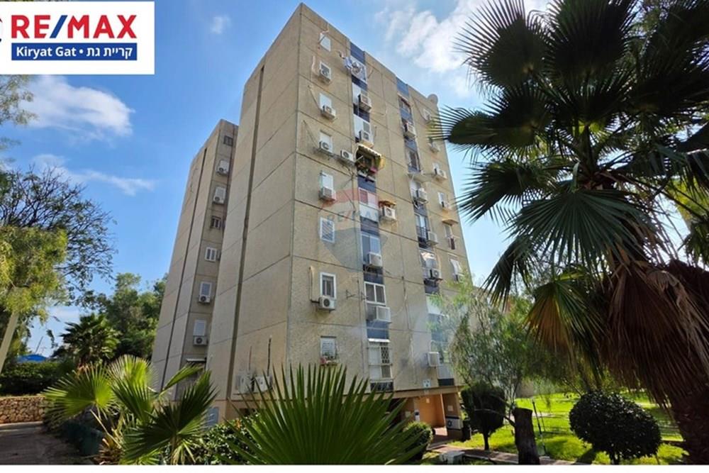 Apartment for Sale in קרית גת - Image 1