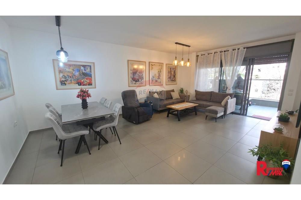 Apartment for Sale in Holon - Image 2