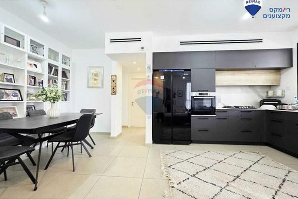Apartment for Sale in Hadera - Image 4