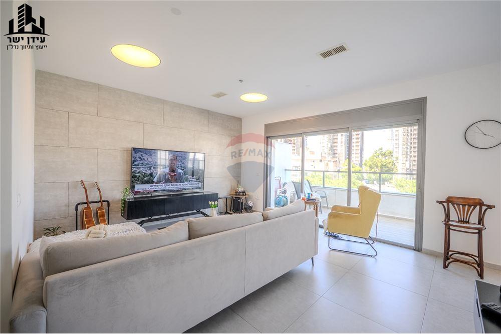Apartment for Sale in Tel Aviv - Image 2