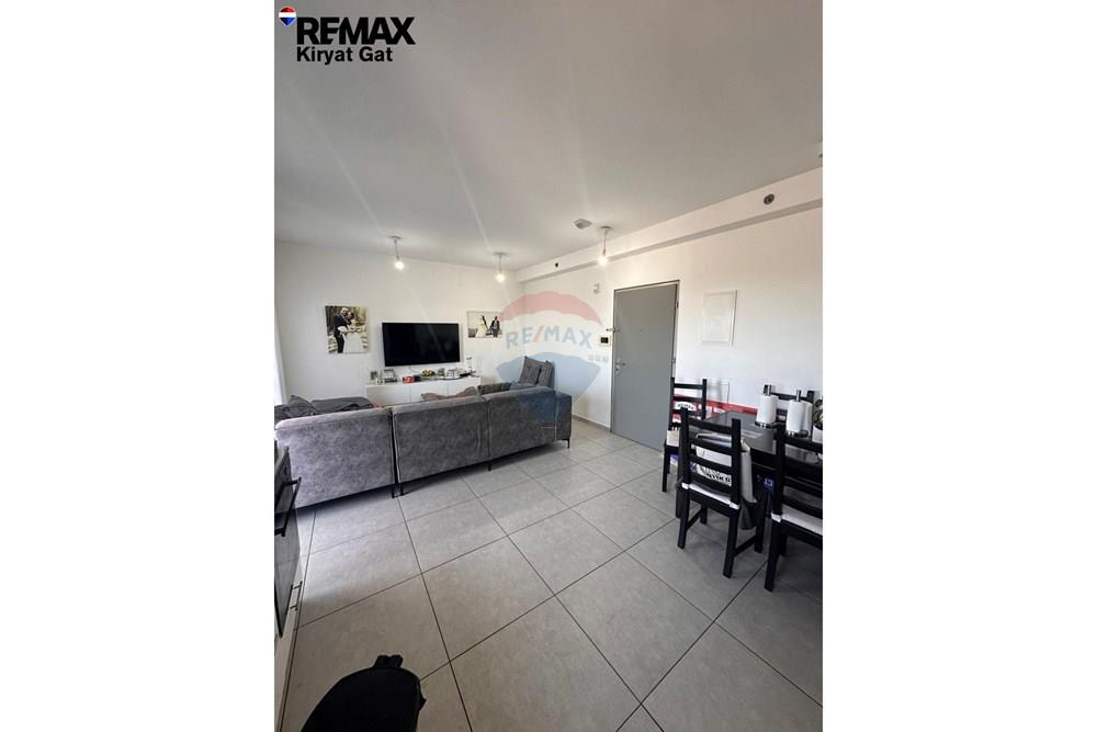 Apartment for Sale in קרית גת - Image 3