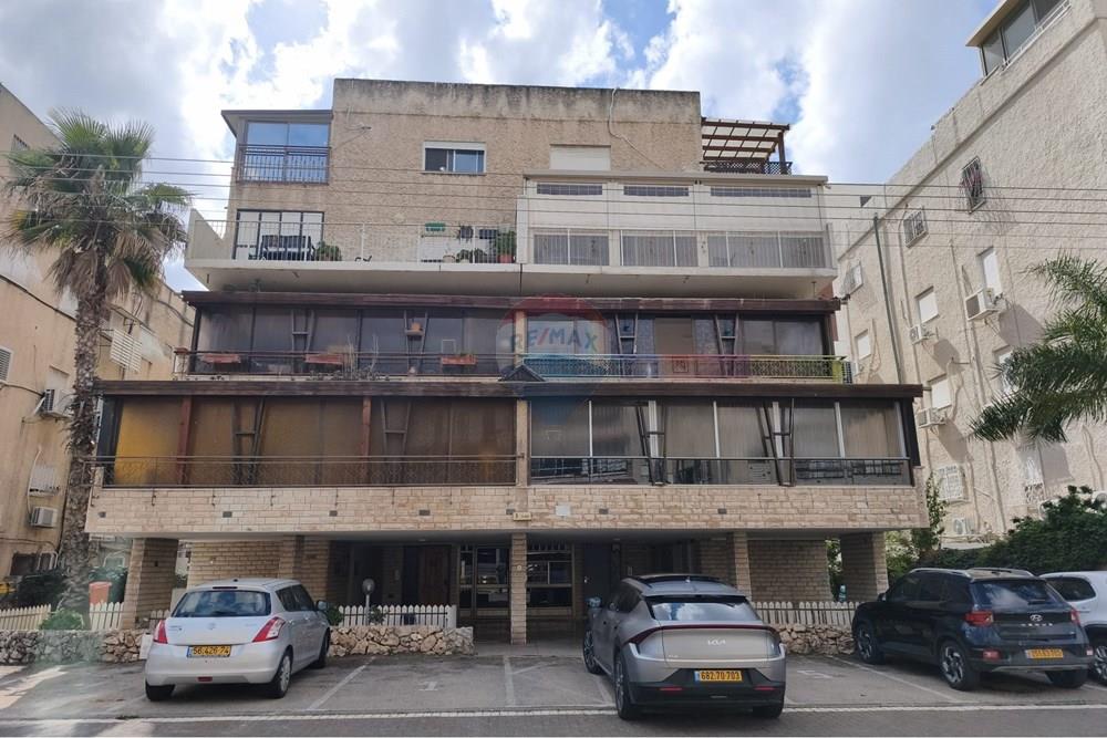House for Sale in קרית מוצקין - Image 1