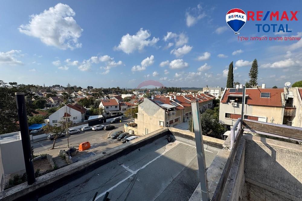 Apartment for Sale in גדרה - Image 1