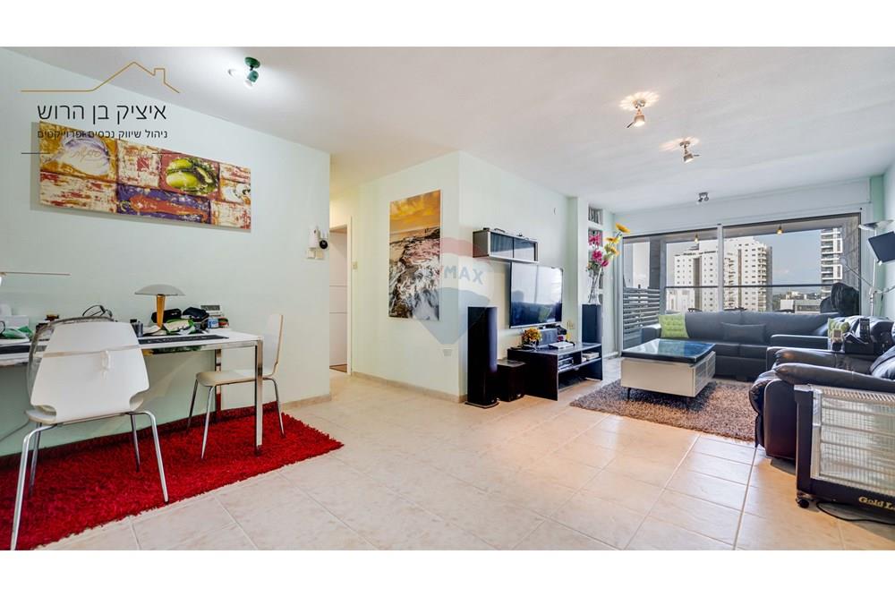Apartment for Sale in קרית אונו - Image 2