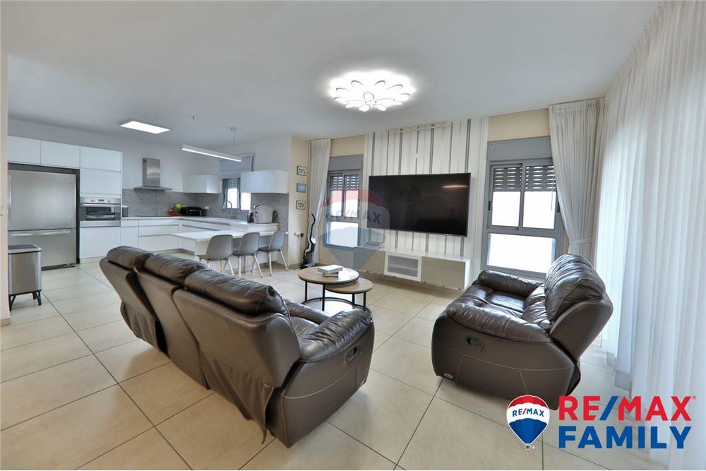 Apartment for Sale in קרית מוצקין - Image 1