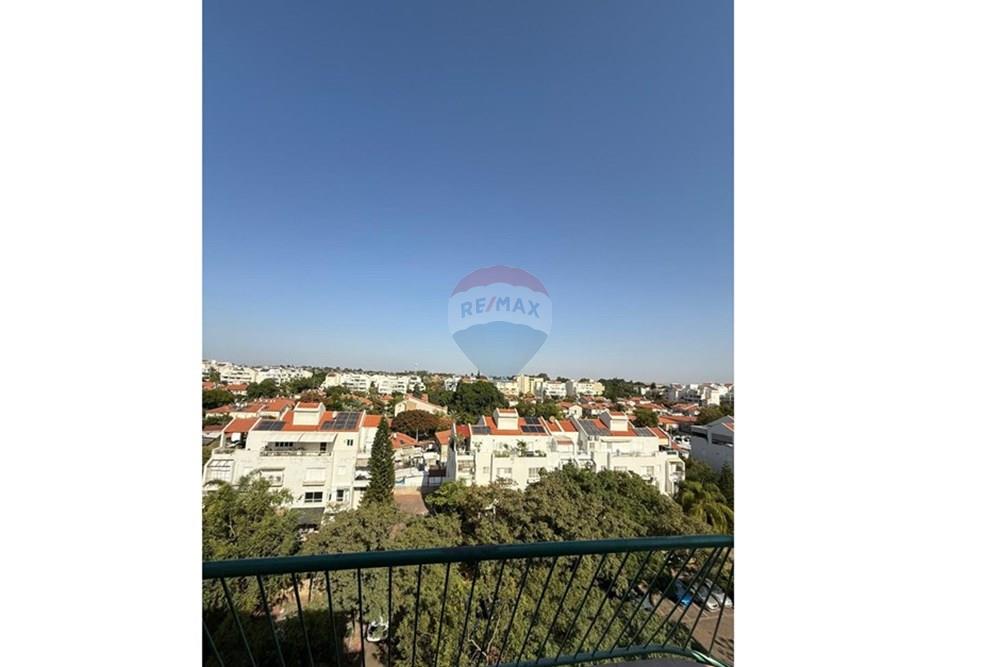 Apartment for Sale in Kfar Saba - Image 6