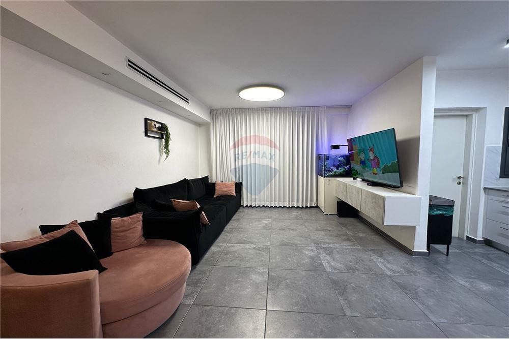 Apartment for Sale in Or Yehuda - Image 2