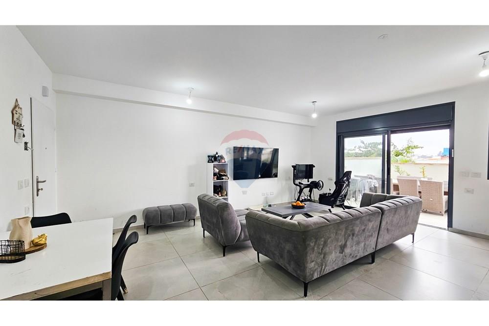 Apartment for Sale in גן יבנה - Image 5